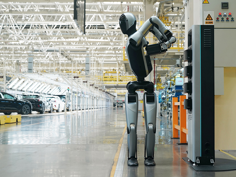 優(yōu)必選全新一代工業(yè)人形機(jī)器人Walker S2